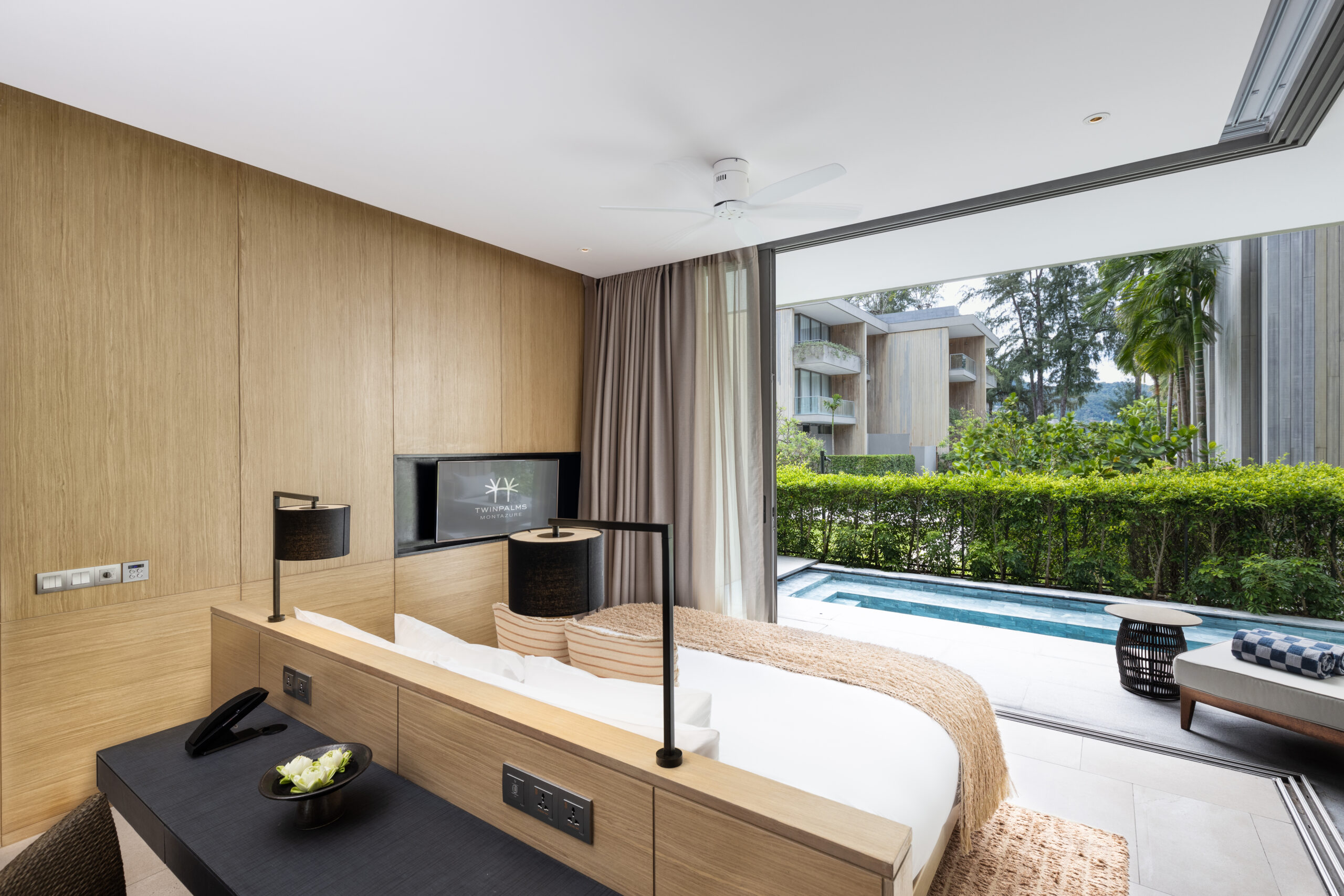 Grand Azure Suite Private Pool 1 bedroom 2 scaled