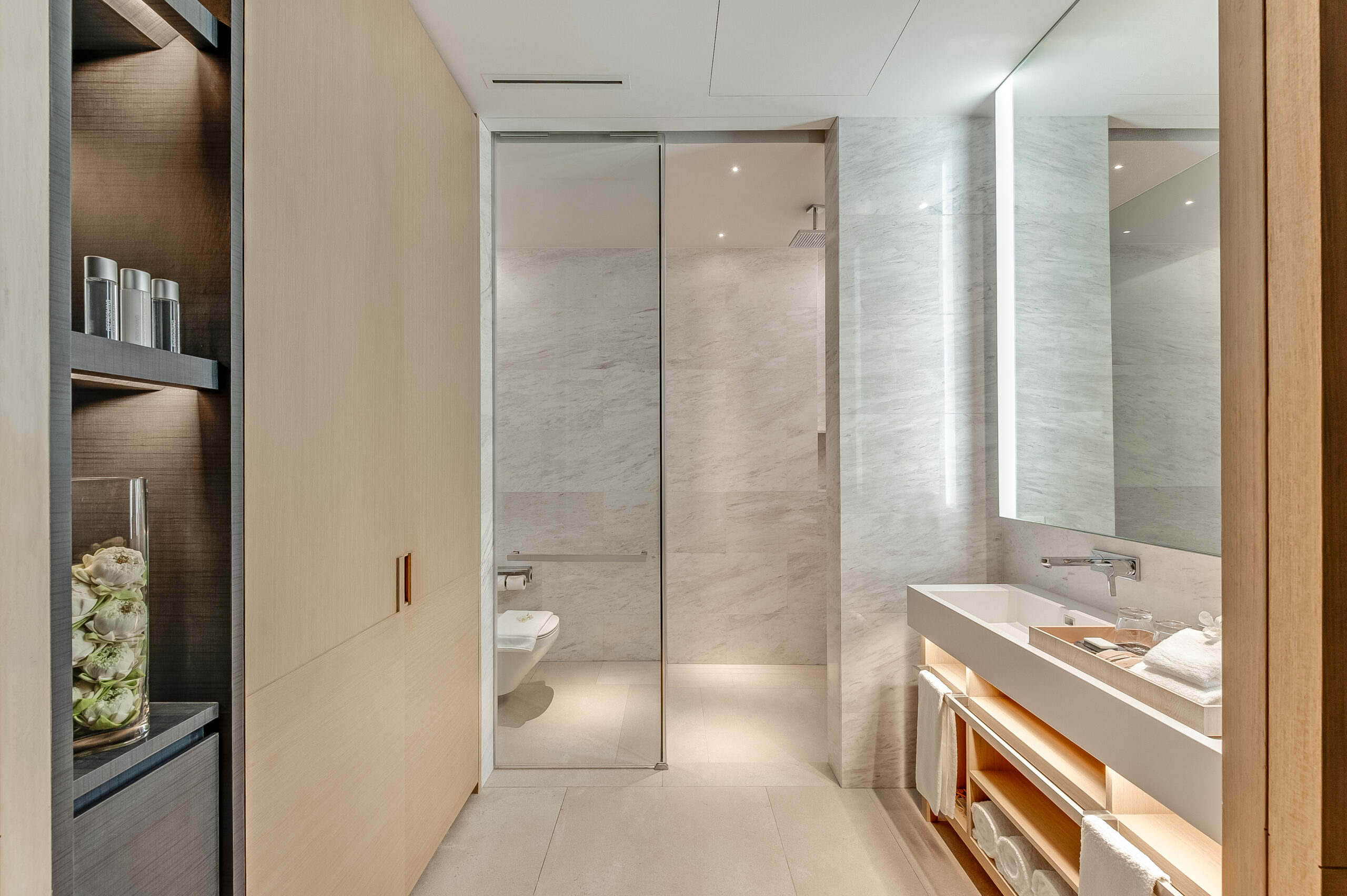 Grand Azure Suite 4 Grand Azure Suite Bathroom scaled