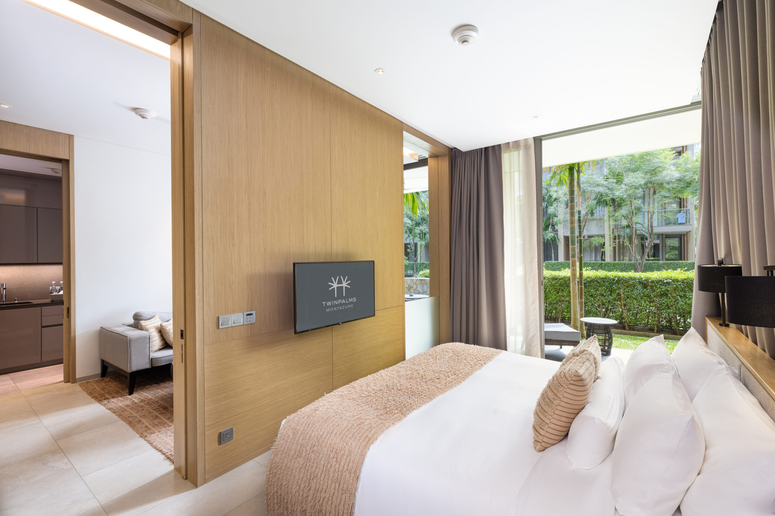 Grand Azure Suite 1 Grand Azure Suite Bedroom scaled