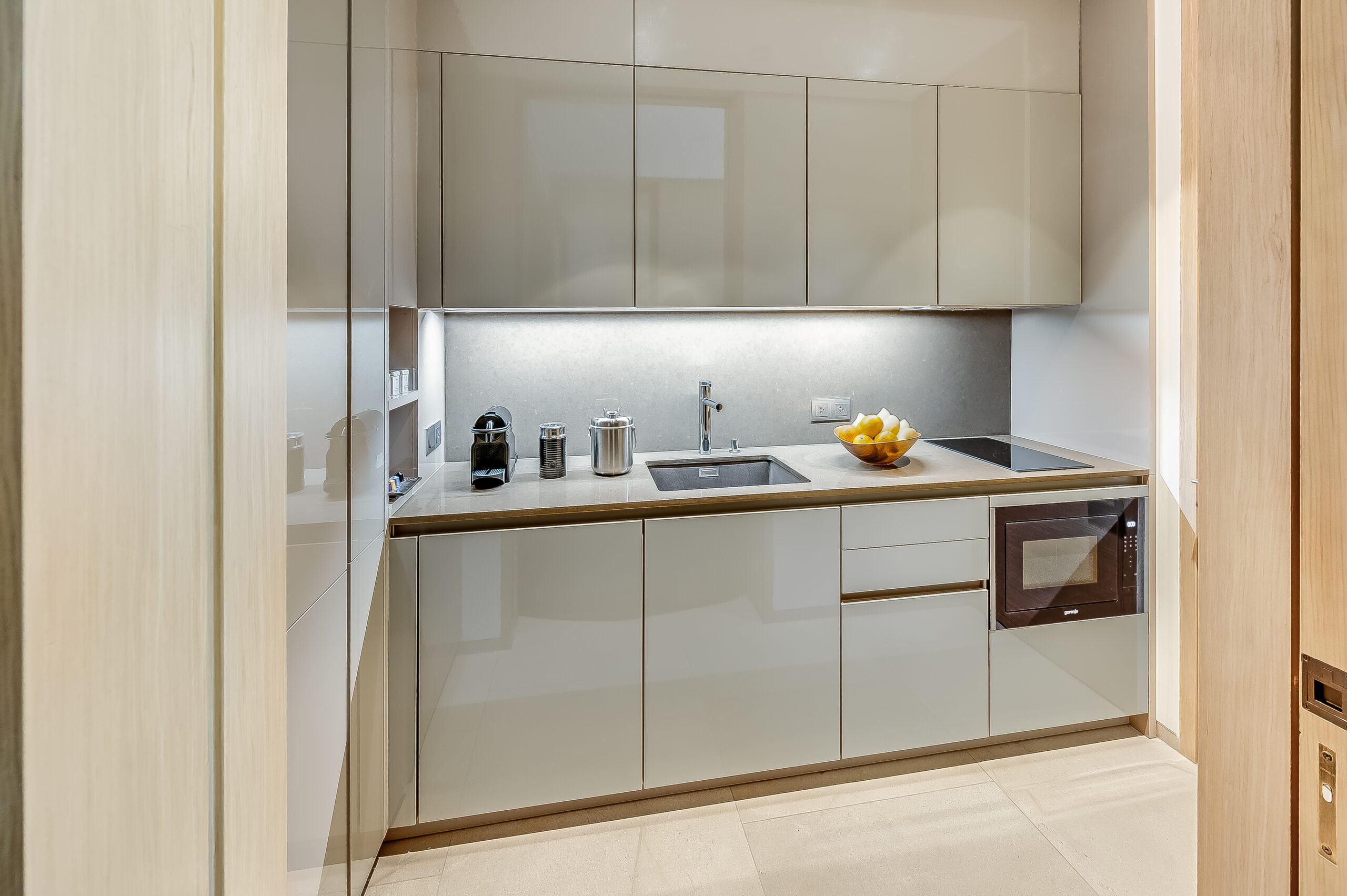 Grand Azure Suite 3 Grand Azure Suite Kitchen 2 scaled